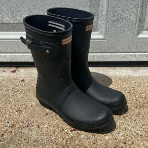 Slightly used Hunter mid calf rain boots